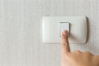 Confesercenti Forlì Cesena - ENERGIA E GAS: PER LE IMPRESE DI COMMERCIO E TURISMO ANCHE RINCARI IN BOLLETTA DA QUASI 900 MILIONI DI EURO GIÀ NEL 2026